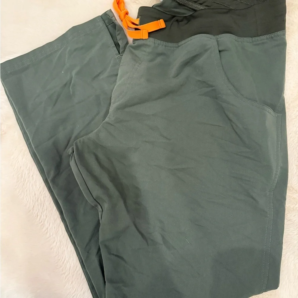 Figs Uniform! XLarge Tops and XL Bottoms - Picture 3 of 3